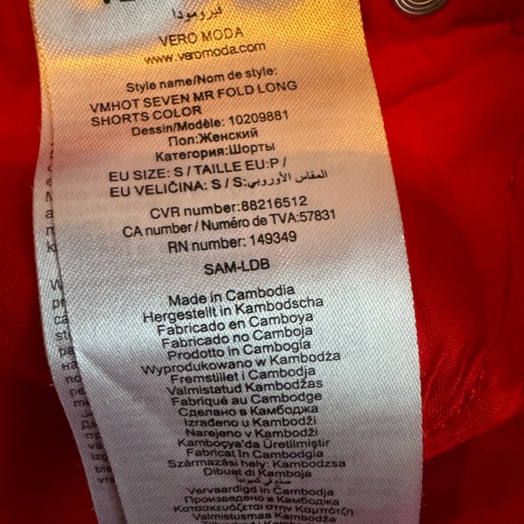 Vero Moda Red Denim Shorts NWOT - Picture 3 of 5